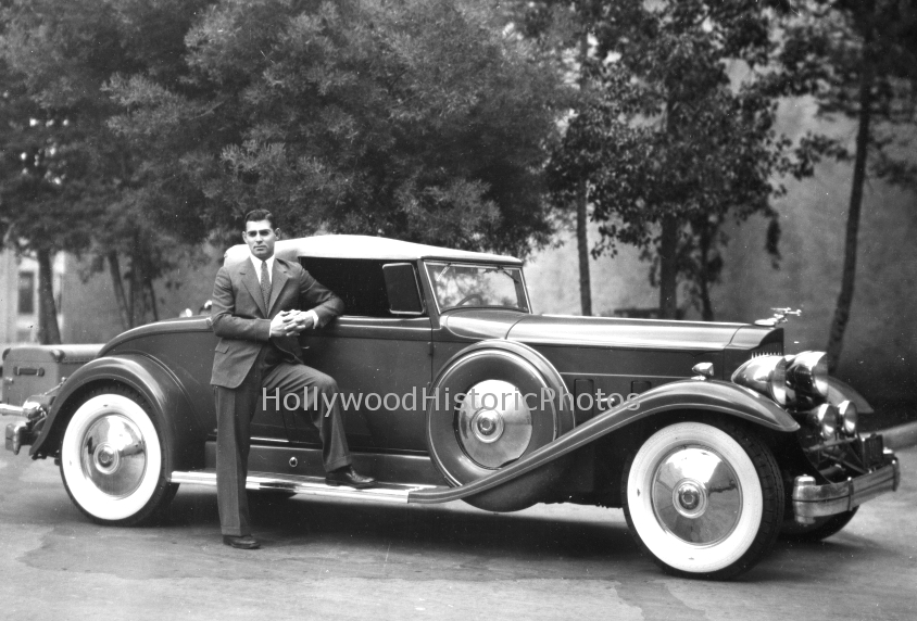 Clark Gable 1932 With his Packard Twin Engine.jpg